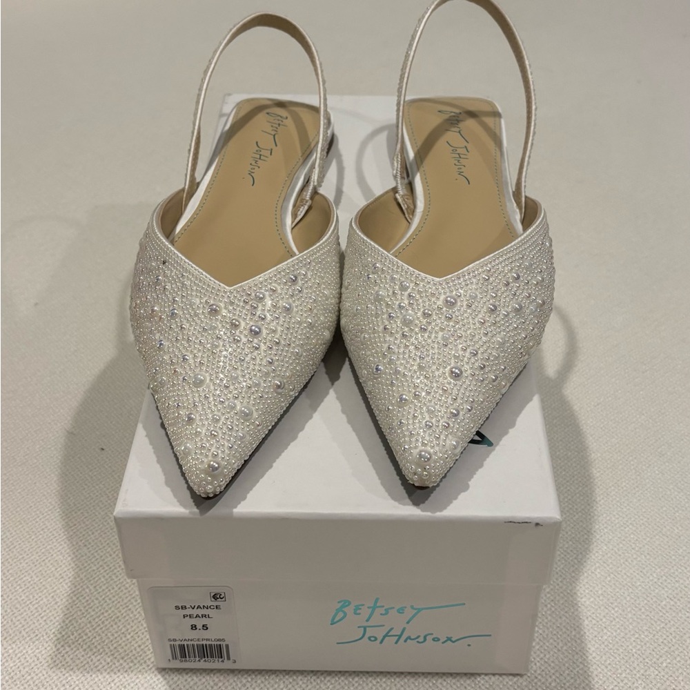 Brand NEW in box Betsey Johnson Ivory/White pearl shoes. Wedding/bridal